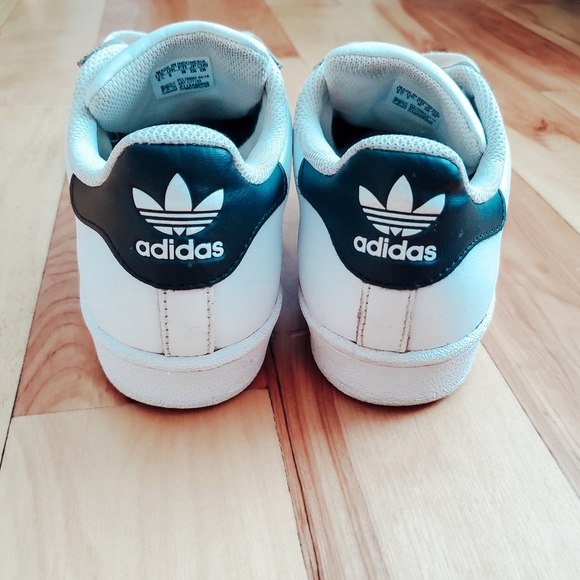 Adidas Superstar shoes - Picture 6 of 10